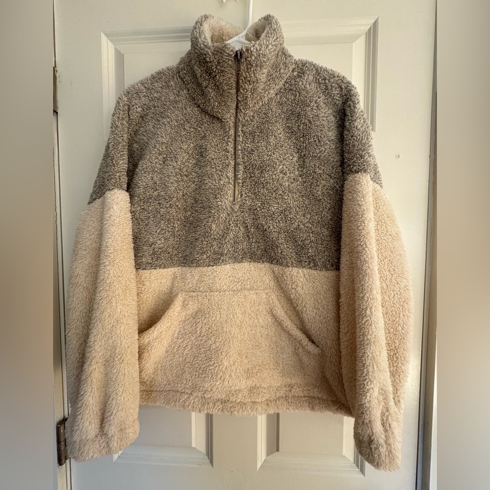 Doe & Rae fuzzy gray and cream quarter zip pullover sweatshirt women’s‎ M